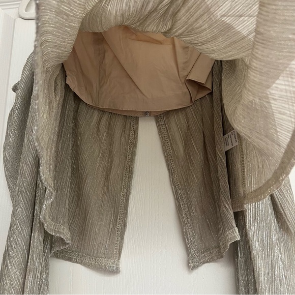 WORN ONCE 4SI3NNA Off the Shoulder Metallic Women's Top, Cropped, Size S - Picture 5 of 9